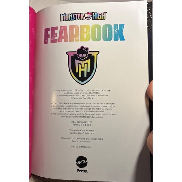 Monster High Fearbook Hardcover 2024 - Picture 4 of 13